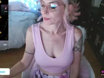 Offline veafreeze on Chaturbate