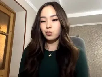 Offline winterluchini on Chaturbate