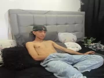 xxherozxx from Chaturbate