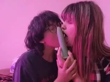 Offline yumiandtsuki on Chaturbate