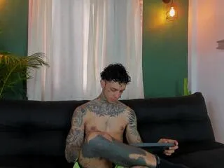 Offline aaron_ford on Flirt4Free