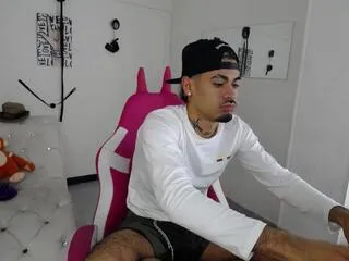 Freechat alejo_bigg on Flirt4Free