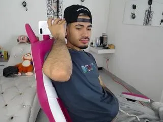 Freechat alejo_bigg on Flirt4Free