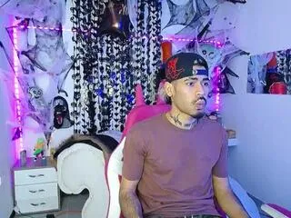 Freechat alejo_bigg on Flirt4Free