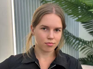 Freechat alida_brace on Flirt4Free