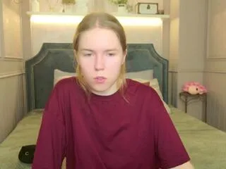 Freechat alida_brace on Flirt4Free