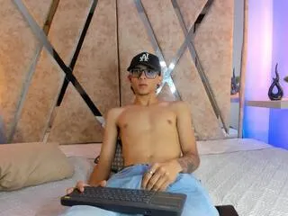 Offline christian_leone on Flirt4Free