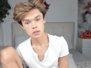 Offline felix_del_rey on Flirt4Free