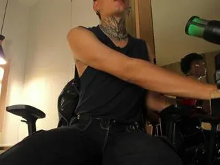 luke_evanns on Flirt4Free