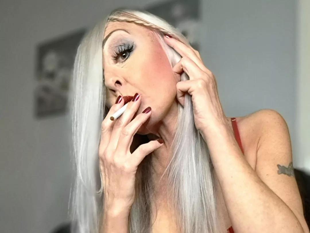 MiaMystique from Streamate