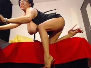 QueenFeetKari from Streamate