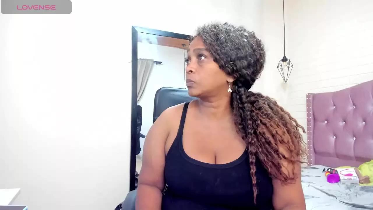 AinaEbonyMilf from Streamray