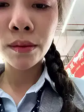 Offline Adora188 on StripChat