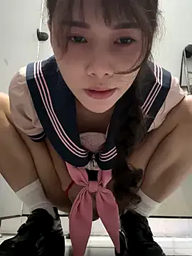 Offline Adora188 on StripChat