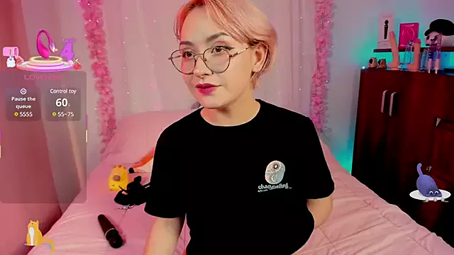 Offline Ahri_howl_sweet on StripChat