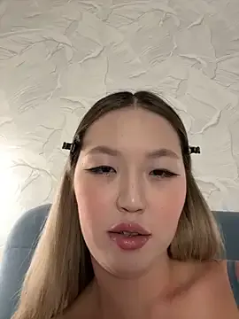 Aiko_Yumi on StripChat