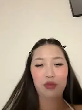 Aiko_Yumi on StripChat