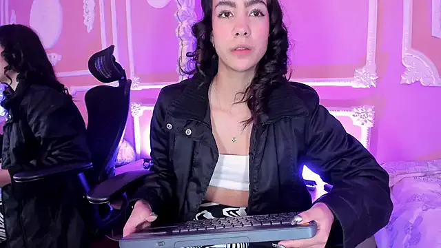 Freechat aitana_johns on StripChat