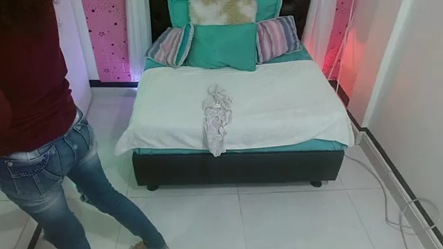 Offline Alice_candace on StripChat