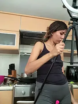 Offline Alicee10 on StripChat