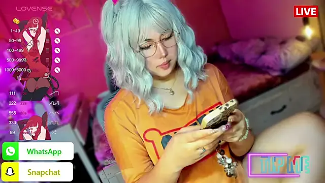 Offline Alicia_Rose69 on StripChat