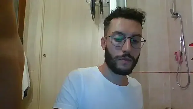 Offline Amicisegreti on StripChat