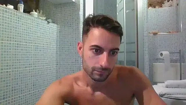 Offline Amicisegreti on StripChat