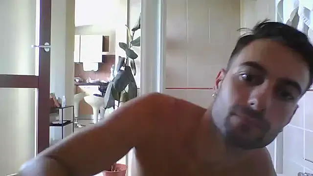 Offline Amicisegreti on StripChat