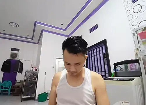 Offline andi888999 on StripChat