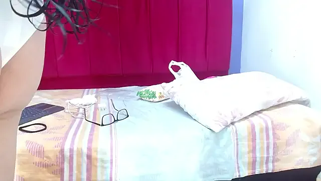 Offline andrea_lopeez on StripChat