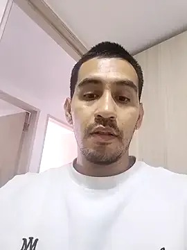 Offline Andyy_Carterr on StripChat