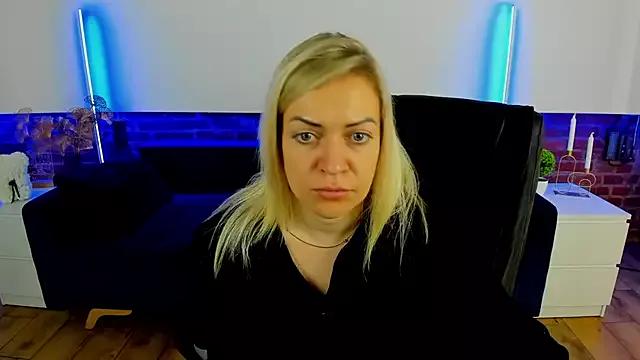 Anna_Snows from StripChat