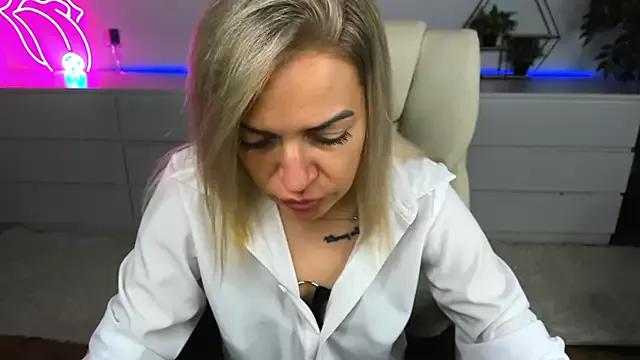 Anna_Snows from StripChat