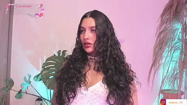 Anngel_1 on StripChat