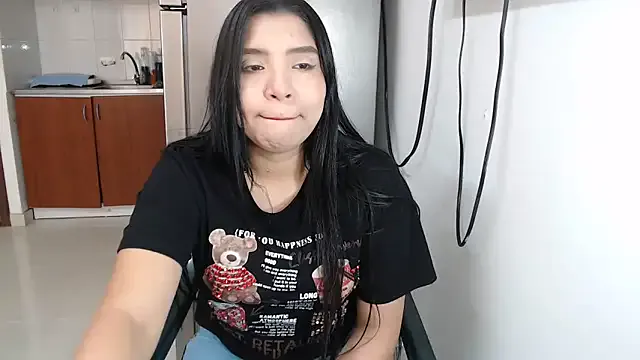 Freechat Antoneella_vz on StripChat