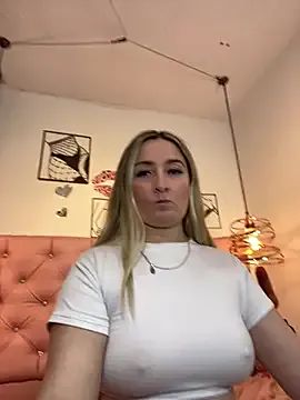 Offline antonella87 on StripChat