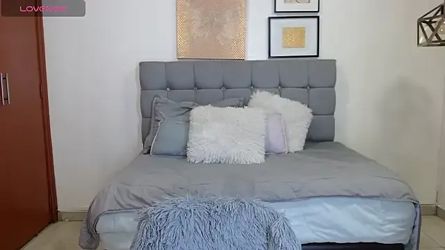 Offline Antonella__b on StripChat