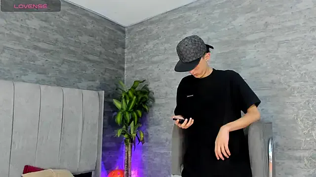 Offline ArthurCox on StripChat