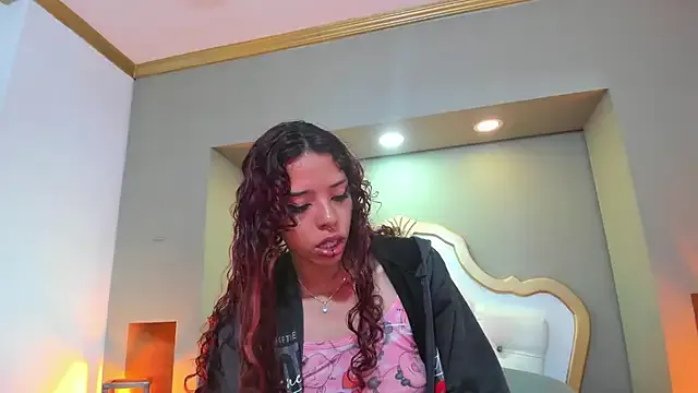 AteneaGreyy on StripChat