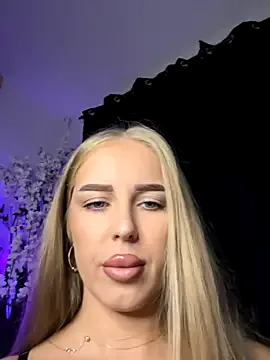 Offline AubrieleRouj1 on StripChat