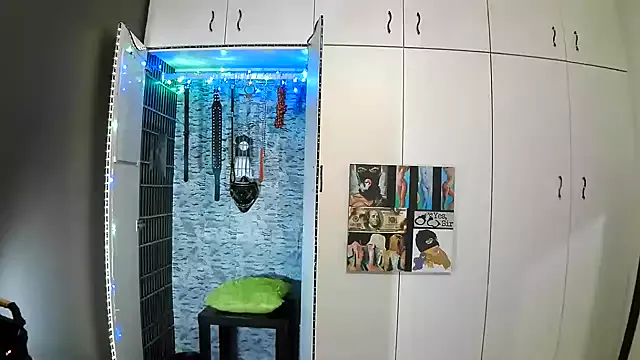 Offline BaDSubMiss on StripChat