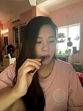 Bae1103 on StripChat