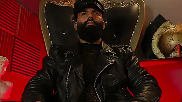 Offline BeardAndrew on StripChat