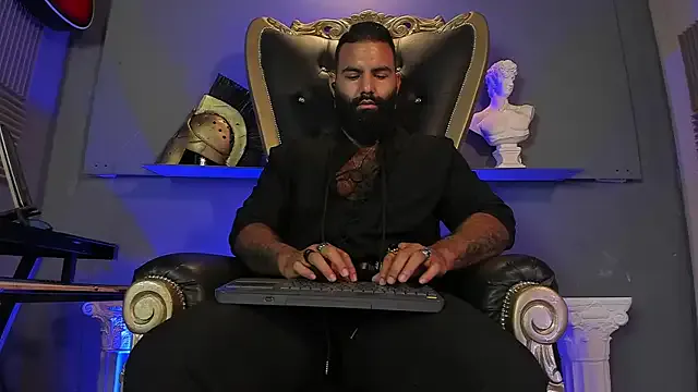 Offline BeardAndrew on StripChat