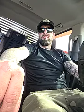 Offline Beardedtattood on StripChat