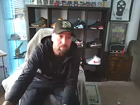 Offline Beardedtattood on StripChat