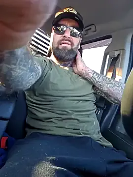 Offline Beardedtattood on StripChat