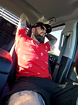 Offline Beardedtattood on StripChat