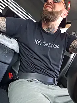 Offline Beardedtattood on StripChat