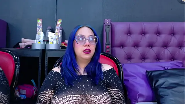 BellaBarness on StripChat 